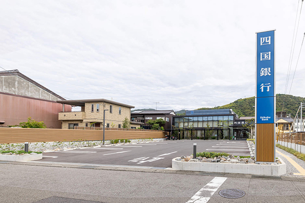 【パブリック  ファサード部門】